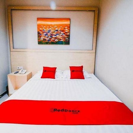 เรดดอร์ซ พลัส เนียร์ สุลต่าน ฮาซานุดดิน แอร์พอร์ต Hotel มากาซาร์ ภายนอก รูปภาพ