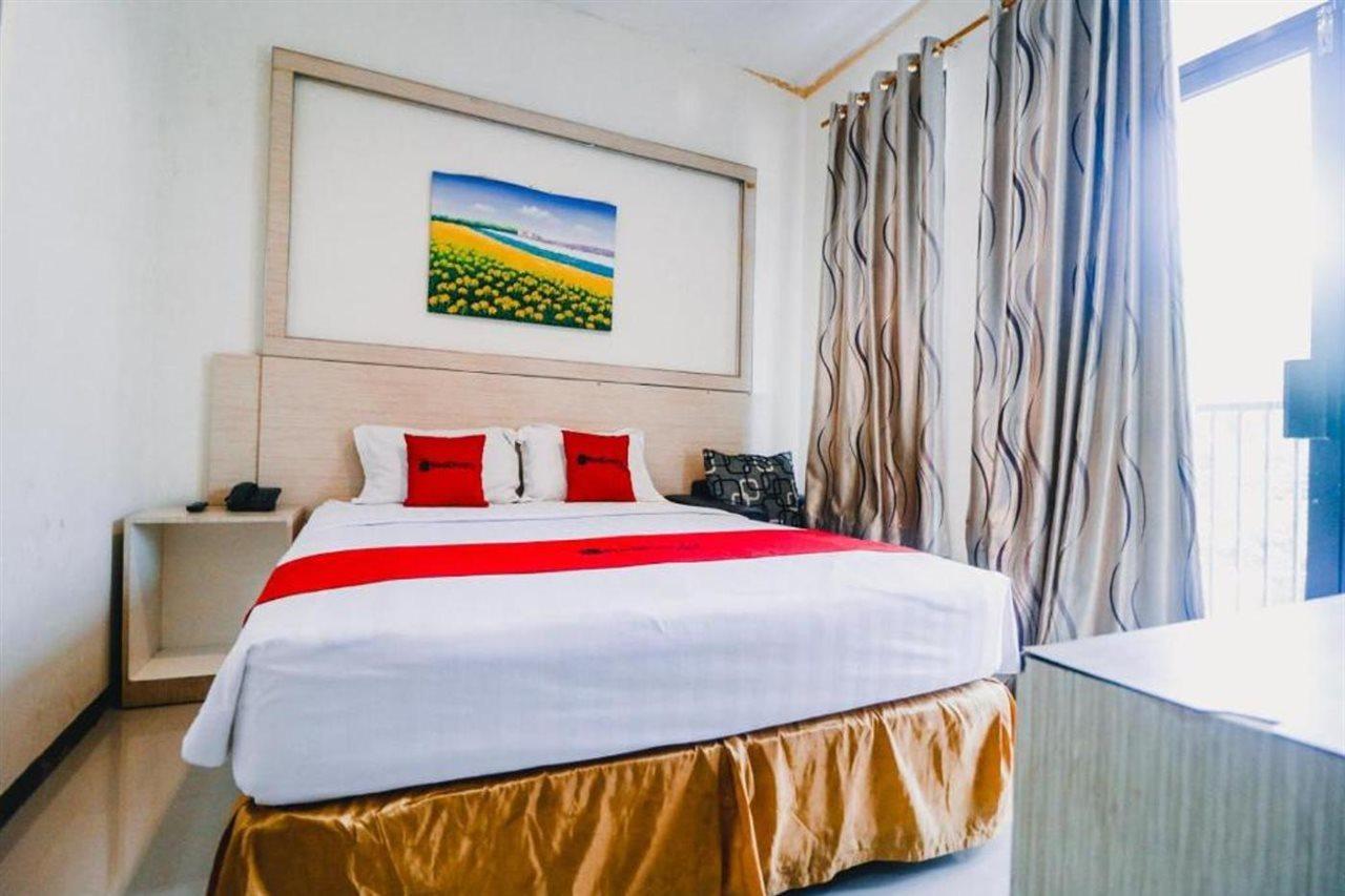 เรดดอร์ซ พลัส เนียร์ สุลต่าน ฮาซานุดดิน แอร์พอร์ต Hotel มากาซาร์ ภายนอก รูปภาพ