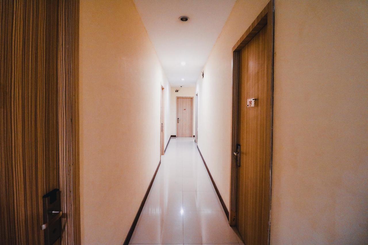 เรดดอร์ซ พลัส เนียร์ สุลต่าน ฮาซานุดดิน แอร์พอร์ต Hotel มากาซาร์ ภายนอก รูปภาพ