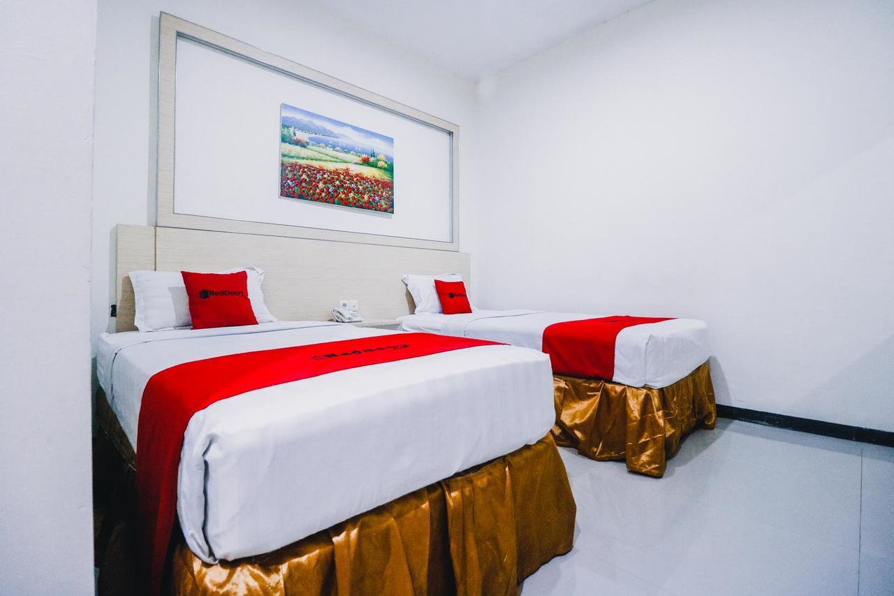 เรดดอร์ซ พลัส เนียร์ สุลต่าน ฮาซานุดดิน แอร์พอร์ต Hotel มากาซาร์ ภายนอก รูปภาพ