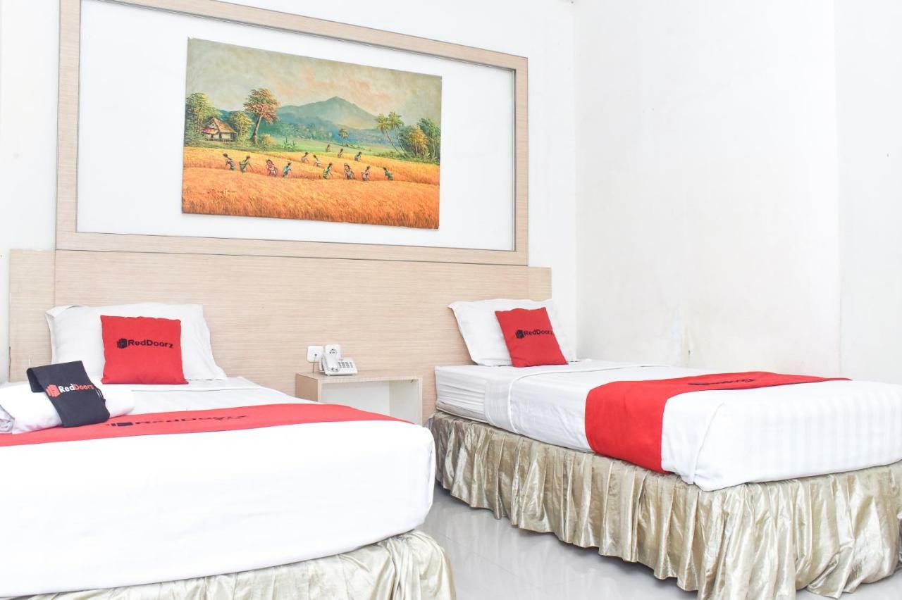 เรดดอร์ซ พลัส เนียร์ สุลต่าน ฮาซานุดดิน แอร์พอร์ต Hotel มากาซาร์ ภายนอก รูปภาพ