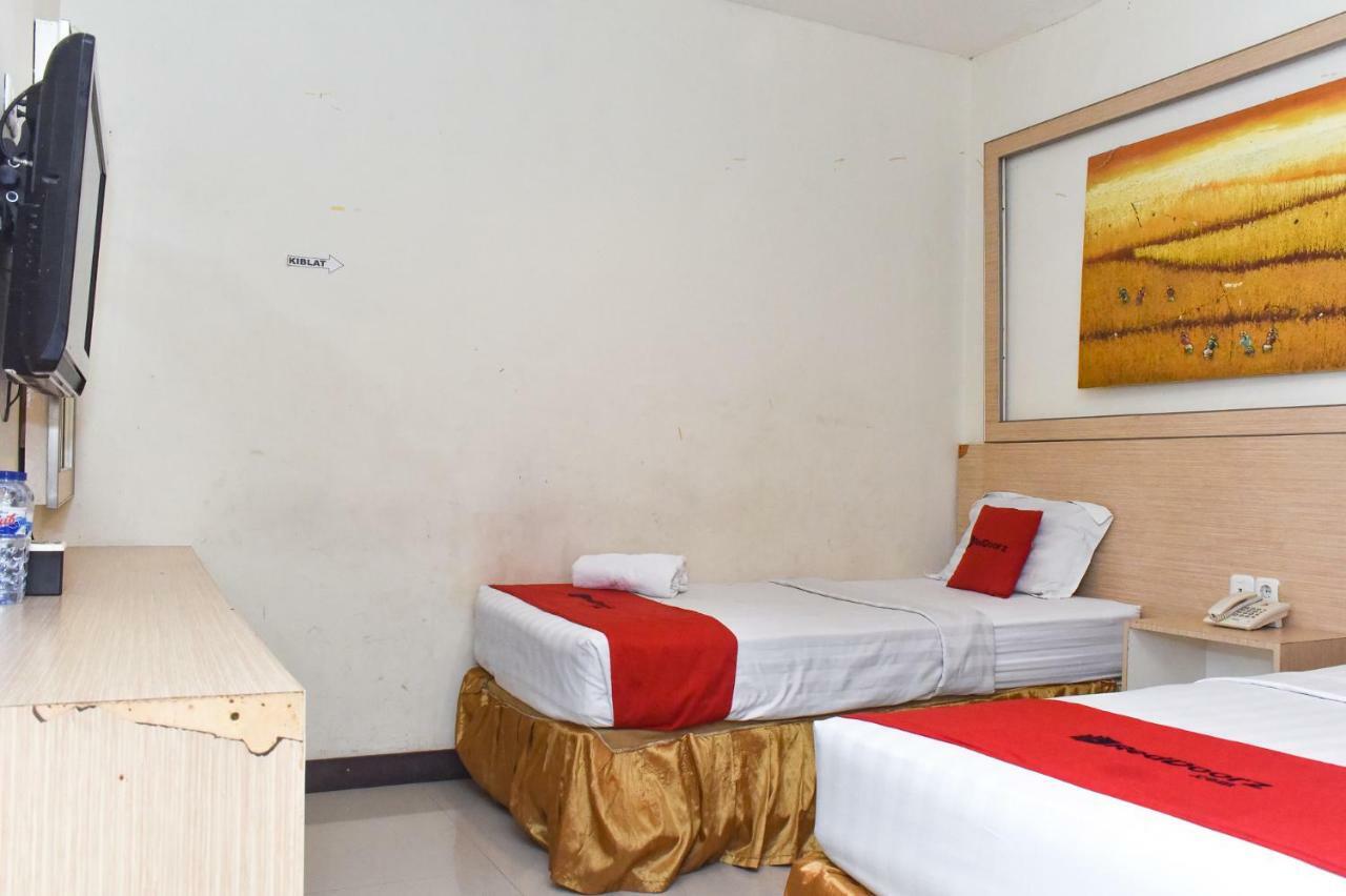 เรดดอร์ซ พลัส เนียร์ สุลต่าน ฮาซานุดดิน แอร์พอร์ต Hotel มากาซาร์ ภายนอก รูปภาพ
