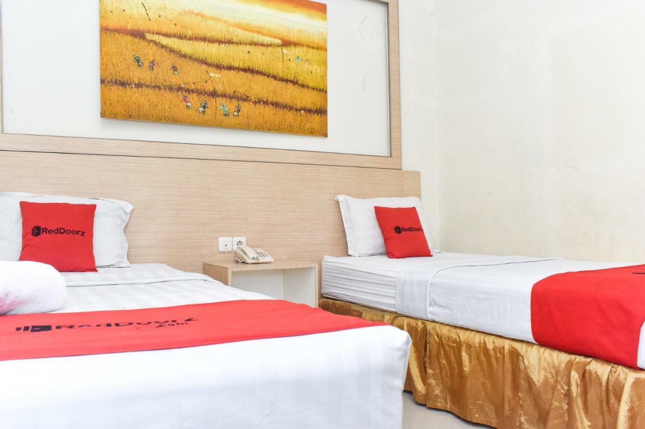 เรดดอร์ซ พลัส เนียร์ สุลต่าน ฮาซานุดดิน แอร์พอร์ต Hotel มากาซาร์ ภายนอก รูปภาพ