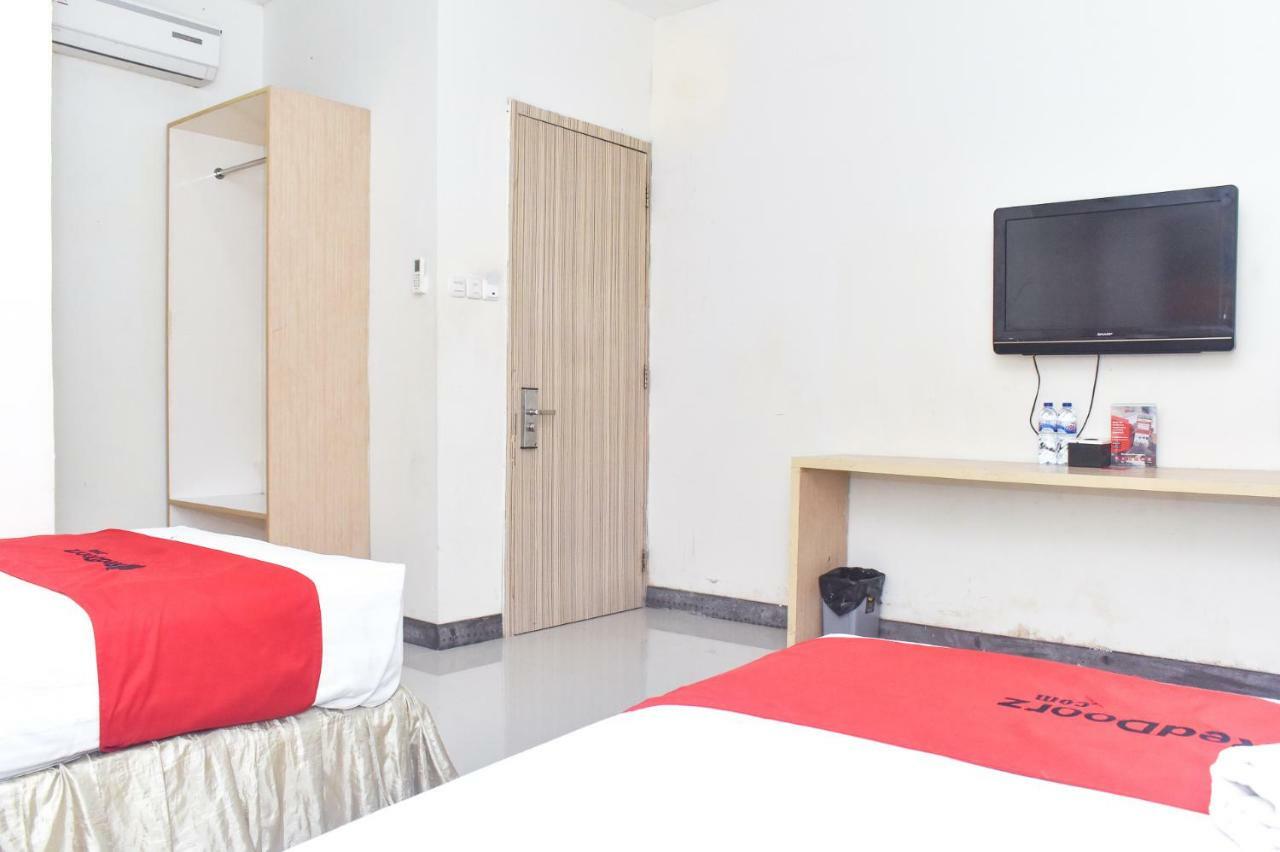 เรดดอร์ซ พลัส เนียร์ สุลต่าน ฮาซานุดดิน แอร์พอร์ต Hotel มากาซาร์ ภายนอก รูปภาพ