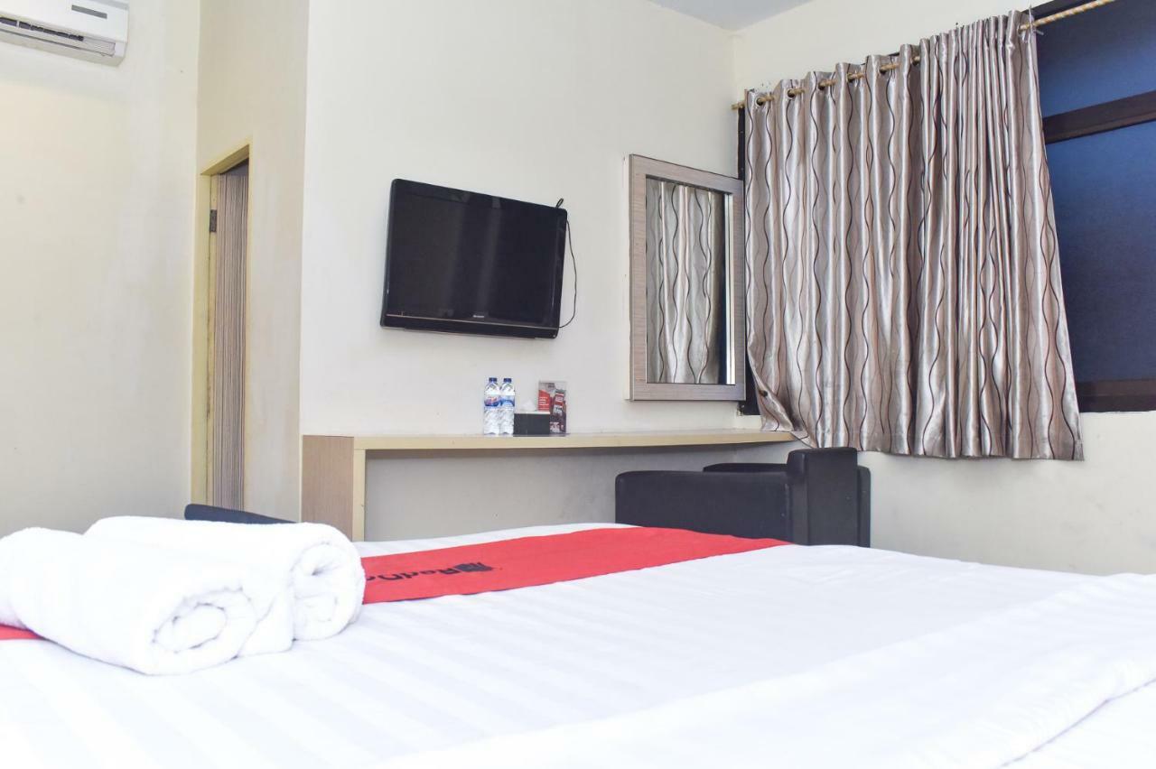 เรดดอร์ซ พลัส เนียร์ สุลต่าน ฮาซานุดดิน แอร์พอร์ต Hotel มากาซาร์ ภายนอก รูปภาพ
