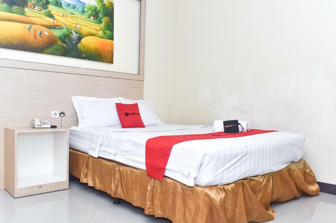 เรดดอร์ซ พลัส เนียร์ สุลต่าน ฮาซานุดดิน แอร์พอร์ต Hotel มากาซาร์ ภายนอก รูปภาพ