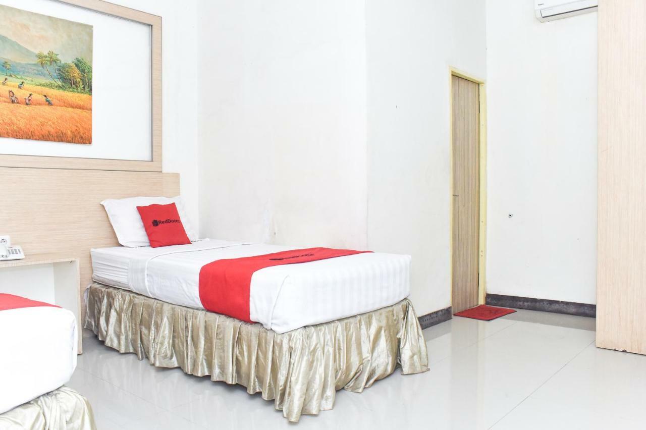 เรดดอร์ซ พลัส เนียร์ สุลต่าน ฮาซานุดดิน แอร์พอร์ต Hotel มากาซาร์ ภายนอก รูปภาพ