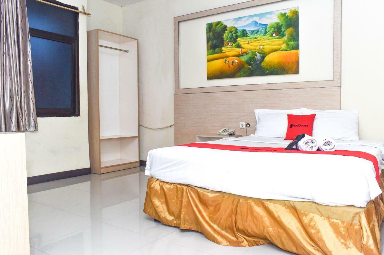 เรดดอร์ซ พลัส เนียร์ สุลต่าน ฮาซานุดดิน แอร์พอร์ต Hotel มากาซาร์ ภายนอก รูปภาพ