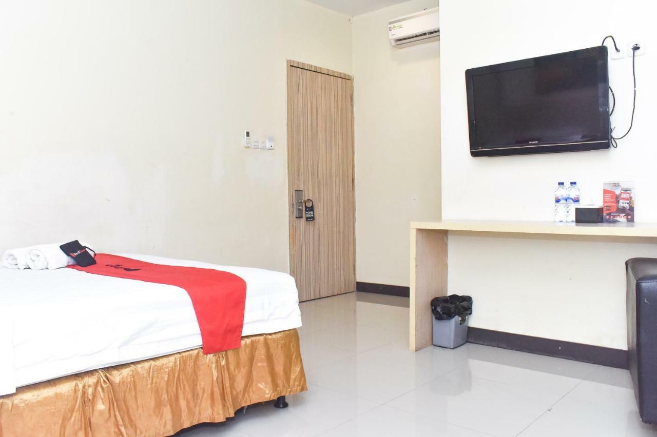 เรดดอร์ซ พลัส เนียร์ สุลต่าน ฮาซานุดดิน แอร์พอร์ต Hotel มากาซาร์ ภายนอก รูปภาพ