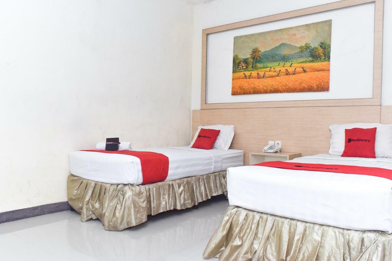เรดดอร์ซ พลัส เนียร์ สุลต่าน ฮาซานุดดิน แอร์พอร์ต Hotel มากาซาร์ ภายนอก รูปภาพ