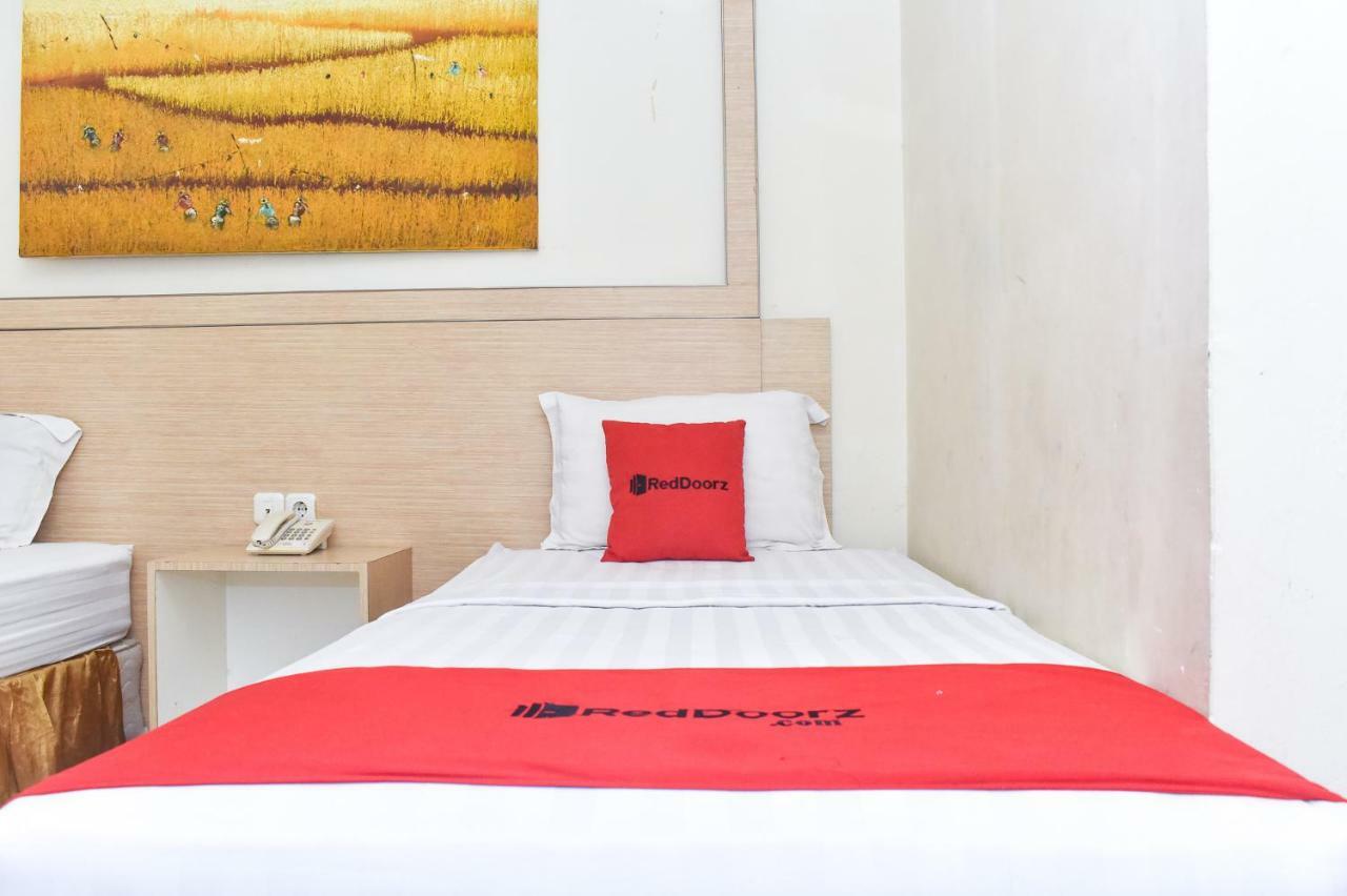 เรดดอร์ซ พลัส เนียร์ สุลต่าน ฮาซานุดดิน แอร์พอร์ต Hotel มากาซาร์ ภายนอก รูปภาพ