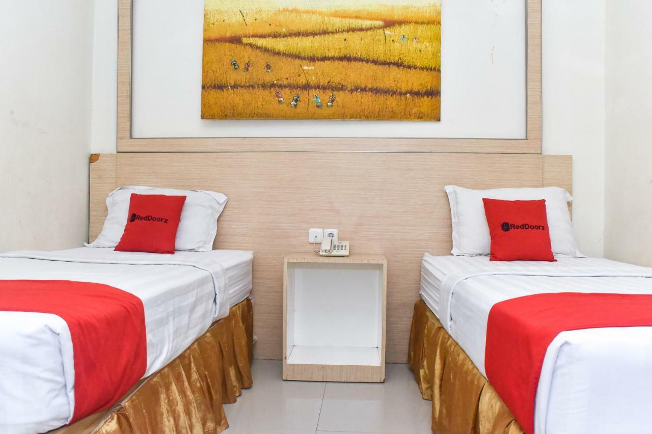 เรดดอร์ซ พลัส เนียร์ สุลต่าน ฮาซานุดดิน แอร์พอร์ต Hotel มากาซาร์ ภายนอก รูปภาพ